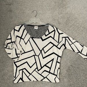 Adorable DAYTRIP Top!